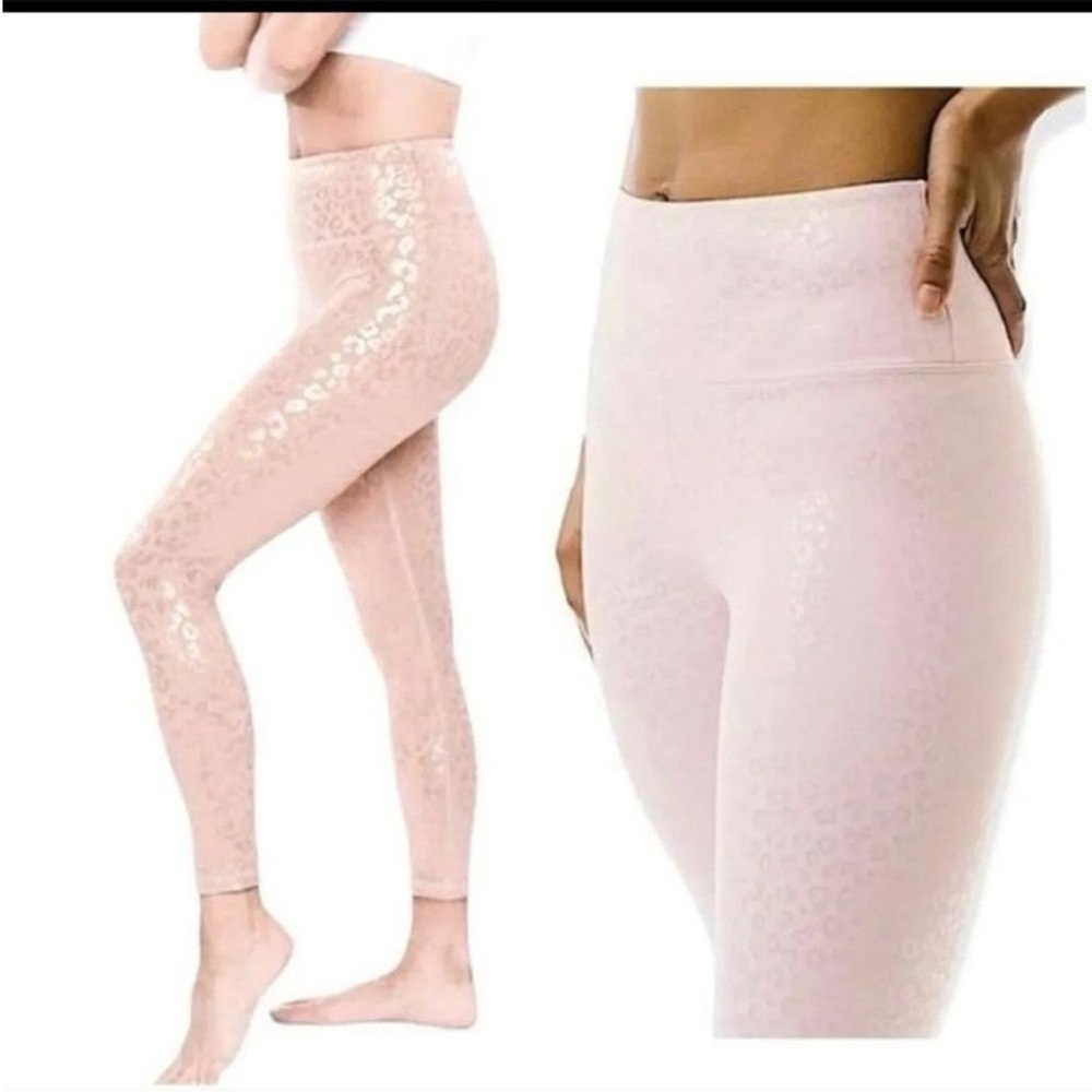 Elegant Blush Patterned Leggings